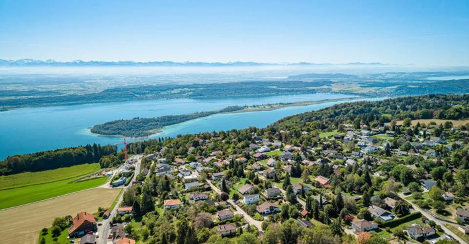 TERRAIN À BÂTIR EXCLUSIF SURPLOMBANT LE LAC DE BIENNE – Foto 5 von 8