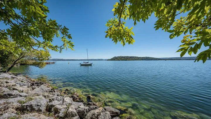 TERRAIN À BÂTIR EXCLUSIF SURPLOMBANT LE LAC DE BIENNE – Foto 6 von 8