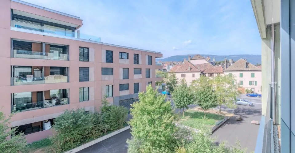 Appartement 3.5 pièces comme neuf avec loggia à Orbe – foto 4 di 13