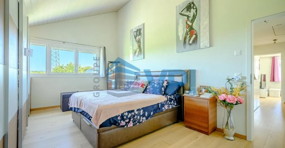 Magnifique villa individuelle de 6.5 pièces avec piscine – photo 11 sur 13
