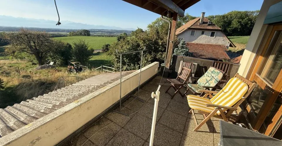 La Coudre : 5.5 pièces rénové avec grande terrasse et vue dégagée – photo 7 sur 10