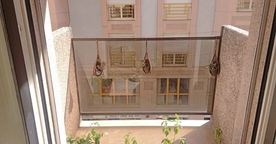 EAUX-VIVES - Appartement 4 pièces ≈70 m² au 3e étage + Balcon – Foto 3 von 5