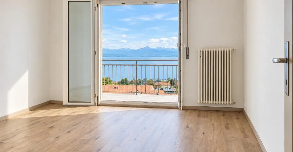 Charmant 2.5 pièces au 2ème étage – Vue imprenable sur le lac – Foto 2 von 5