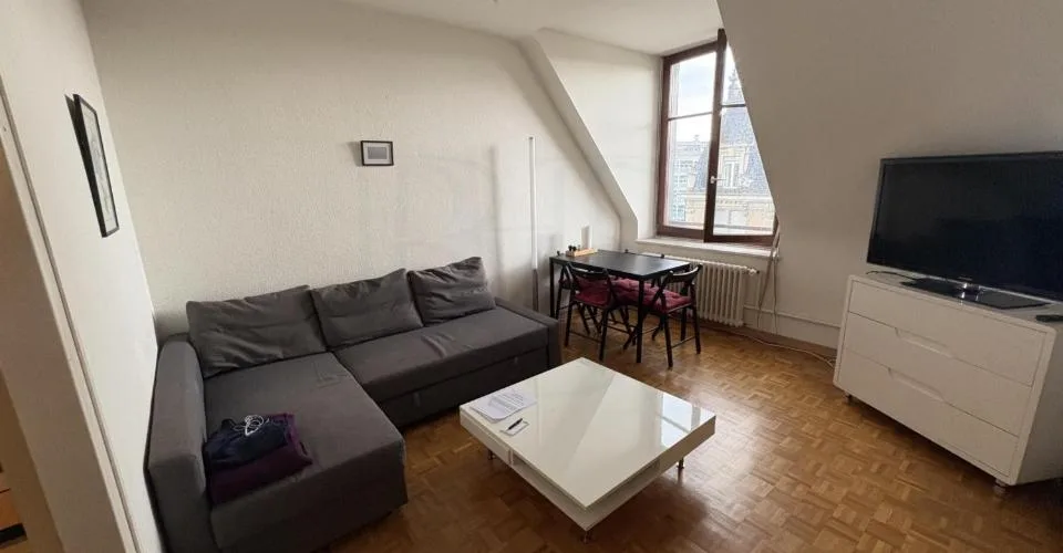 Studio au 5ème étage – Foto 2 von 2