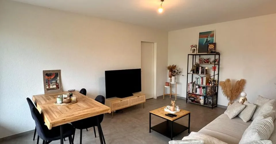 Charmant 2.5 pièces rénové avec deux grands balcons – Foto 4 von 5
