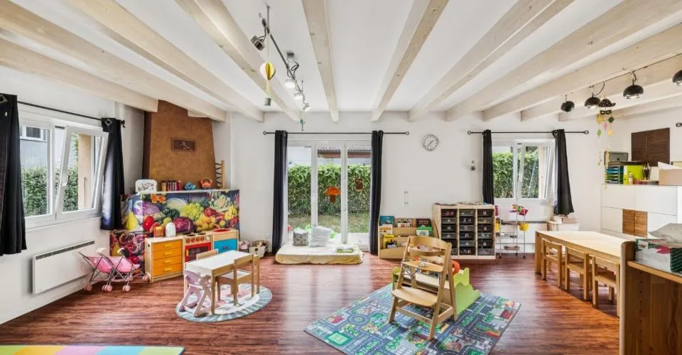 Beautiful 5.5-room individual villa offering lovely volumes – photo 2 of 13