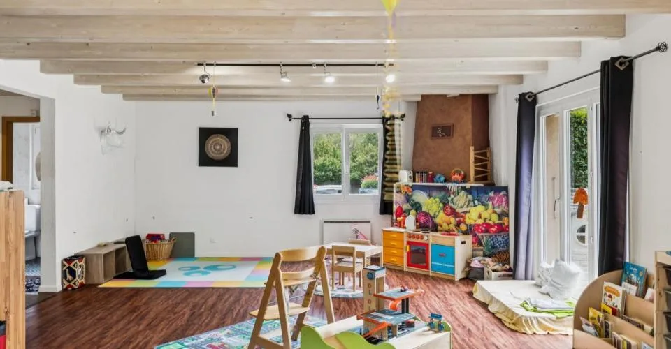 Beautiful 5.5-room individual villa offering lovely volumes – photo 6 of 13