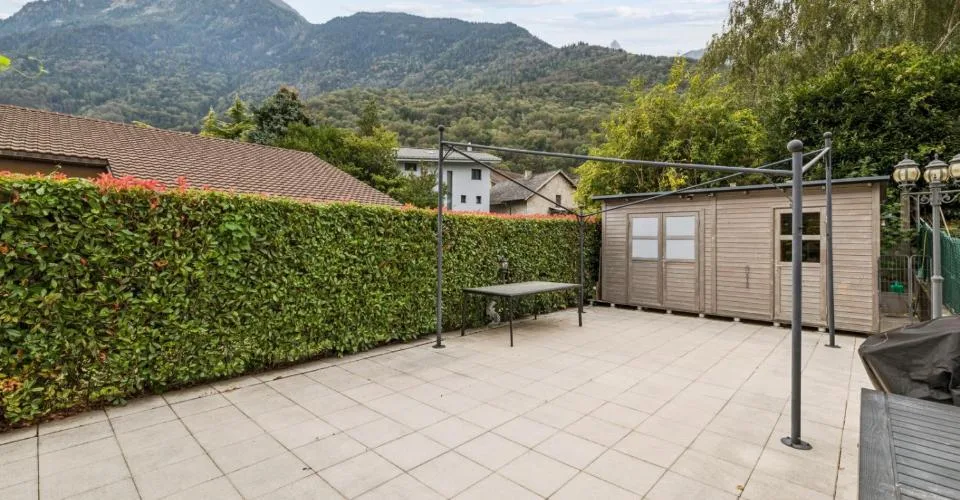 Beautiful 5.5-room individual villa offering lovely volumes – photo 13 of 13