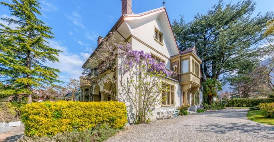 Prächtiges Herrenhaus mit außergewöhnlichem Garten – Foto 15 von 26
