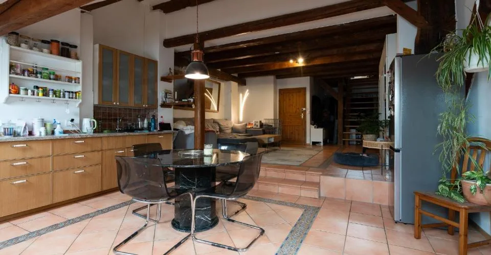 DOMAINE ÉQUESTRE AVEC 6 LOGEMENTS ET UN TERRAIN DE 10'474 M² – Foto 12 von 13