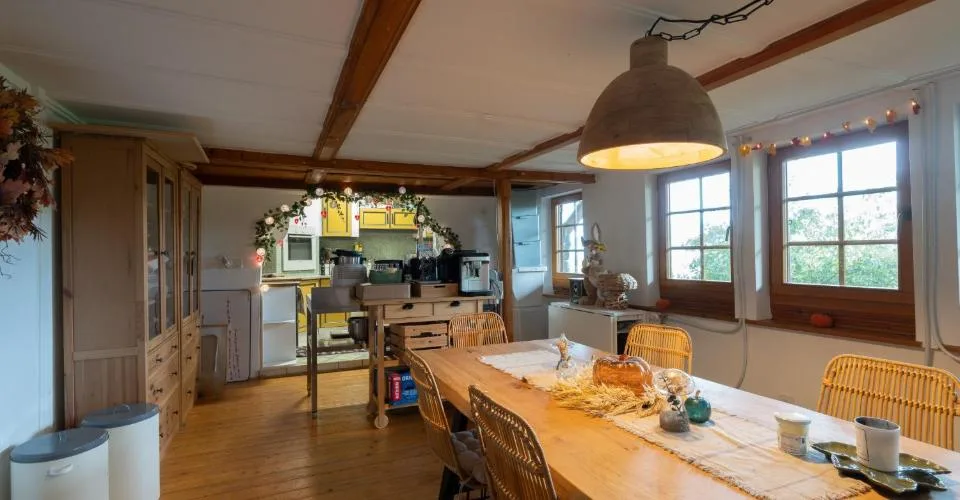 DOMAINE ÉQUESTRE AVEC 6 LOGEMENTS ET UN TERRAIN DE 10'474 M² – Foto 11 von 13
