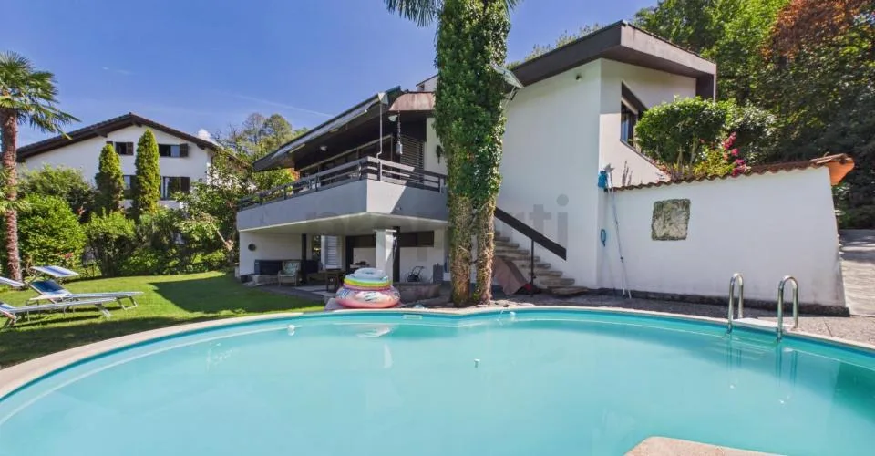 Eine exklusive Oase mit Pool und Panoramablick – Foto 14 von 28