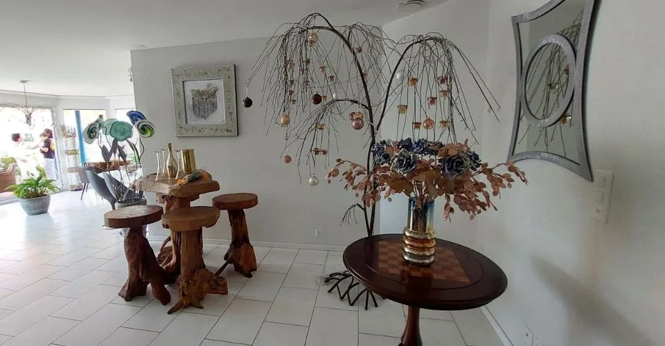 Appartement de 160 m², bénéficiant d'une généreuse terrasse de 28 m², d'un garage-box ainsi que d'une place de parc extérieure. – foto 4 di 12