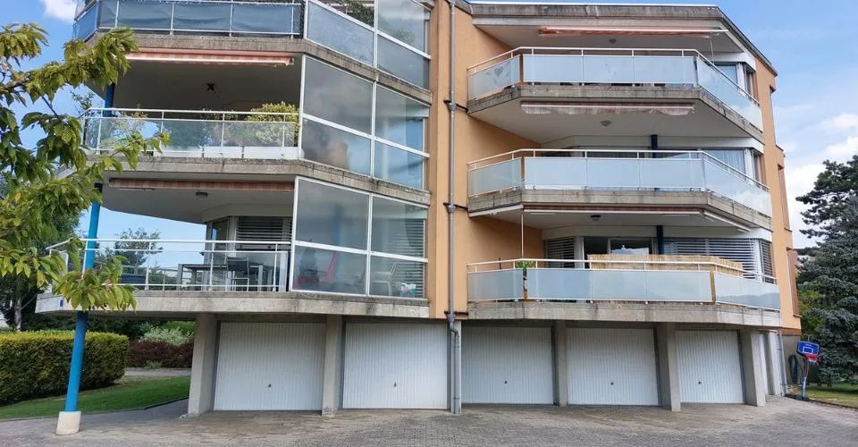 Appartement de 160 m², bénéficiant d'une généreuse terrasse de 28 m², d'un garage-box ainsi que d'une place de parc extérieure. – foto 12 di 12