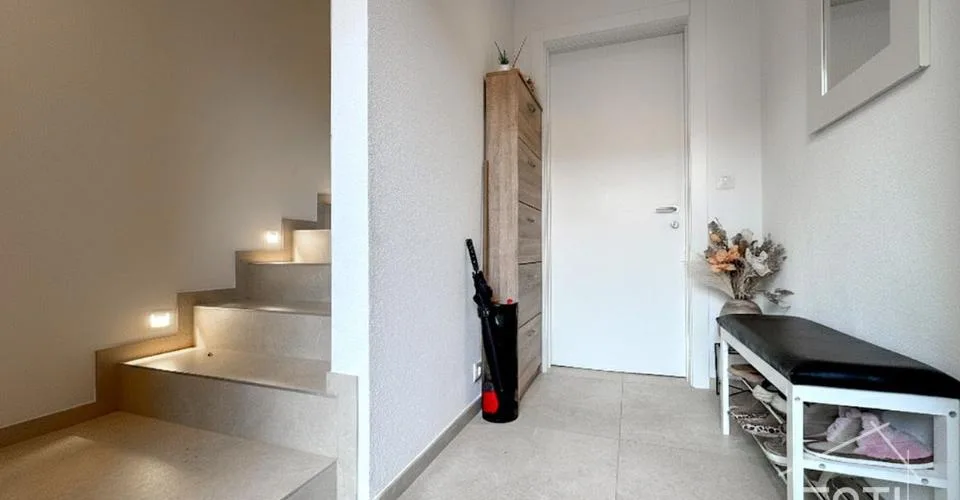 Collombey-Muraz : villa divisée en 2 logements avec piscine et terrasses – foto 7 di 13