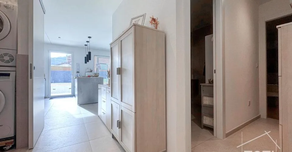 Collombey-Muraz : villa divisée en 2 logements avec piscine et terrasses – foto 6 di 13