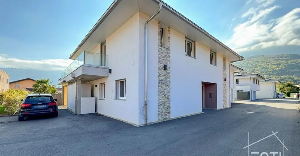 Collombey-Muraz : villa divisée en 2 logements avec piscine et terrasses – foto 12 di 13