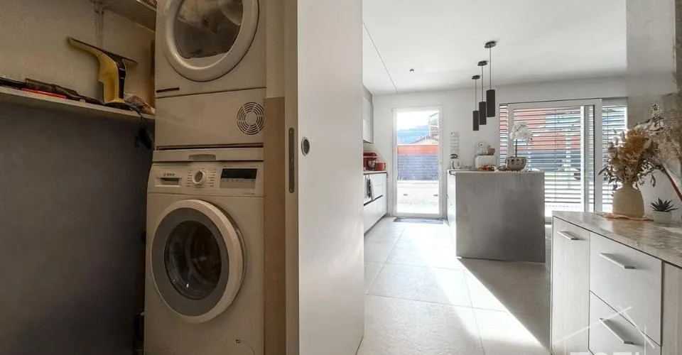 Collombey-Muraz : villa divisée en 2 logements avec piscine et terrasses – foto 5 di 13