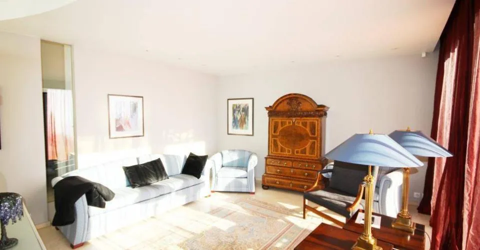 Luxueuse propriété avec vue panoramique – Foto 9 von 11