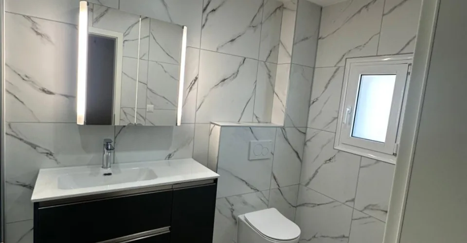 Spacieux duplex d’env. 180 m² avec terrasse et deux places de parc à Corminboeuf – Foto 3 von 15