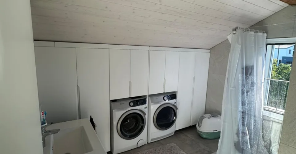 Spacieux duplex d’env. 180 m² avec terrasse et deux places de parc à Corminboeuf – Foto 15 von 15