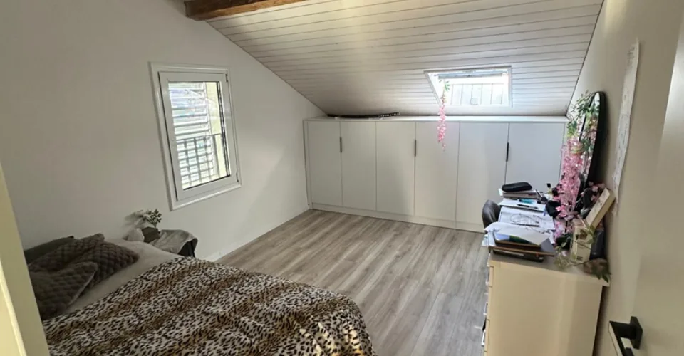 Spacieux duplex d’env. 180 m² avec terrasse et deux places de parc à Corminboeuf – Foto 12 von 15