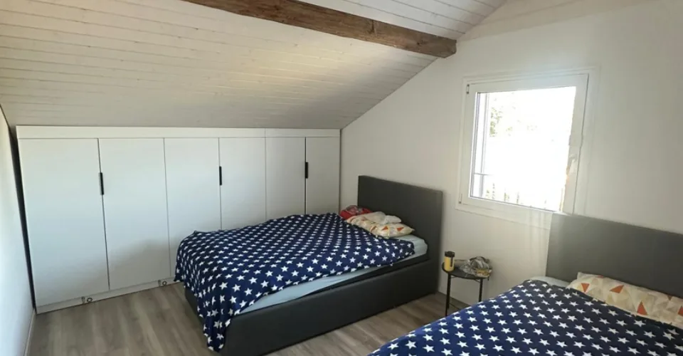 Spacieux duplex d’env. 180 m² avec terrasse et deux places de parc à Corminboeuf – Foto 11 von 15