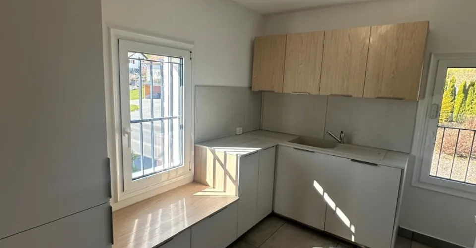 Spacieux duplex d’env. 180 m² avec terrasse et deux places de parc à Corminboeuf – Foto 6 von 15