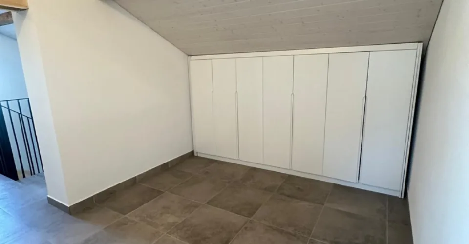 Spacieux duplex d’env. 180 m² avec terrasse et deux places de parc à Corminboeuf – Foto 14 von 15