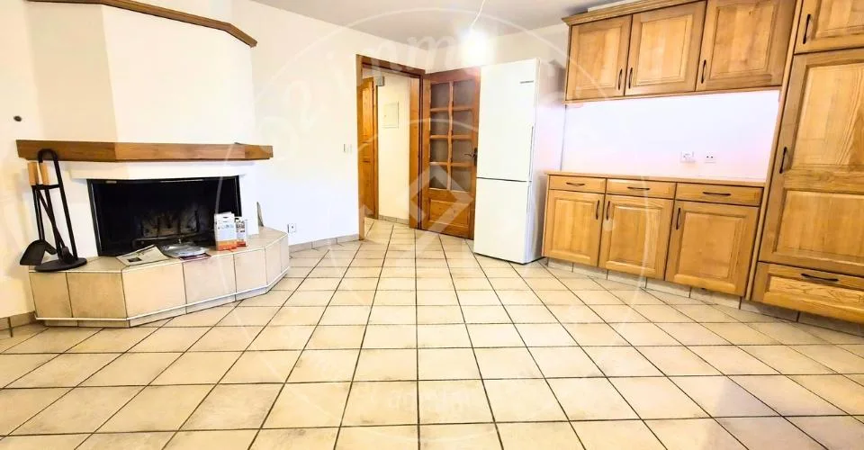 Charmant 2,5 pièces en duplex avec balcon et cheminée – Vauderens – foto 2 di 7