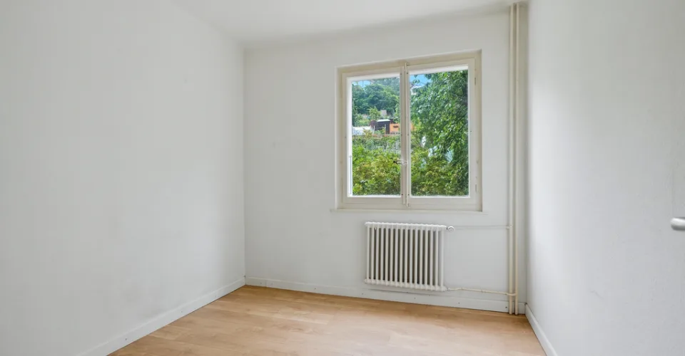 Situé dans un cadre calme et verdoyant, cet appartement lumineux – Foto 5 von 8
