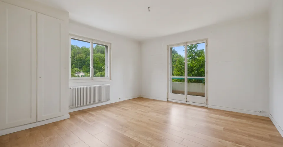 Situé dans un cadre calme et verdoyant, cet appartement lumineux – Foto 7 von 8
