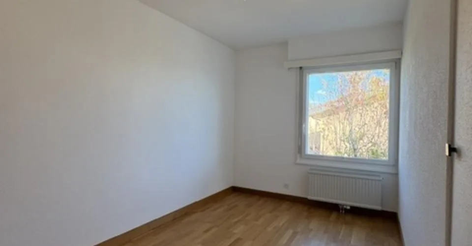 Superbe appartement de 4,5 pièces dans villa individuelle – Foto 8 von 15