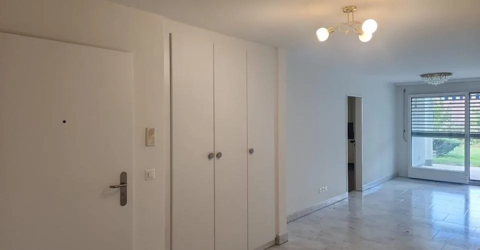 Vivre dans le vert - Appartement 3.5 pièces avec siege de jardin à Feldmeilen – photo 3 sur 8