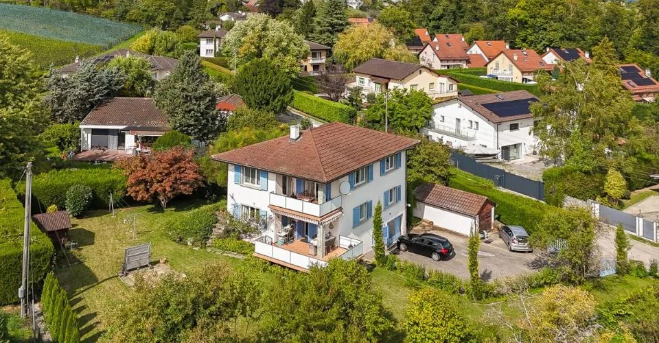 Una casa familiare da reinventare nel cuore di Founex – foto 3 di 8