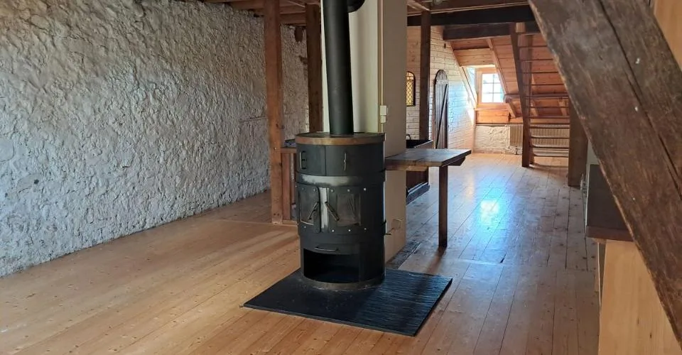Una gemma nascosta nel borgo di Romainmôtier, atipica, ideale per un Airbnb – foto 3 di 11