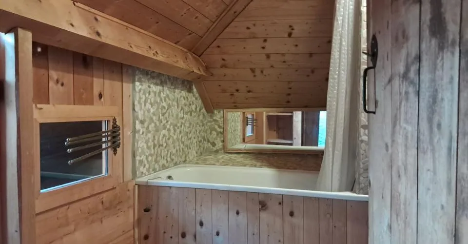 Una gemma nascosta nel borgo di Romainmôtier, atipica, ideale per un Airbnb – foto 7 di 11