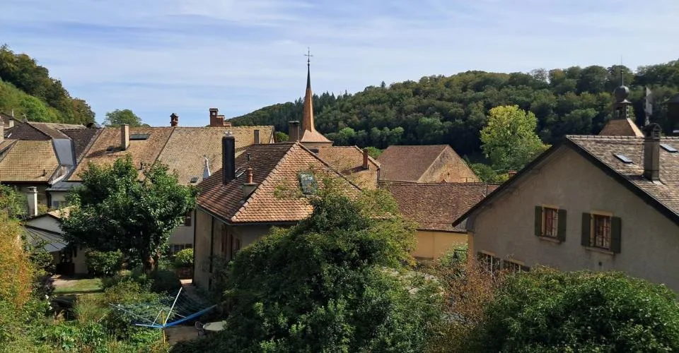 Una gemma nascosta nel borgo di Romainmôtier, atipica, ideale per un Airbnb – foto 2 di 11