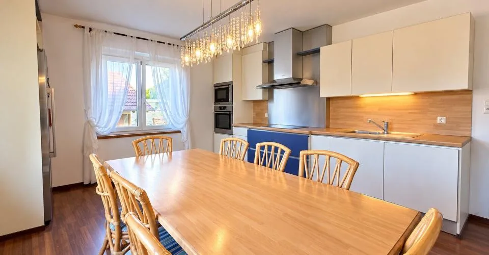 À vendre à Grandfontaine maison pleine de potentiel de 9.5 pièces – Foto 3 von 13