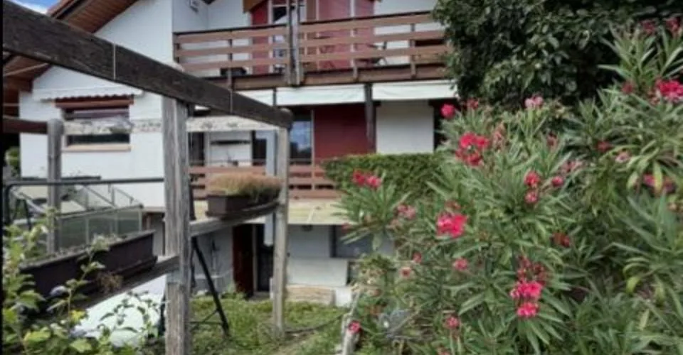 VILLA CONTEMPORANEA - 5.5 LOCALI - CON STUDIO INDIPENDENTE – foto 2 di 13
