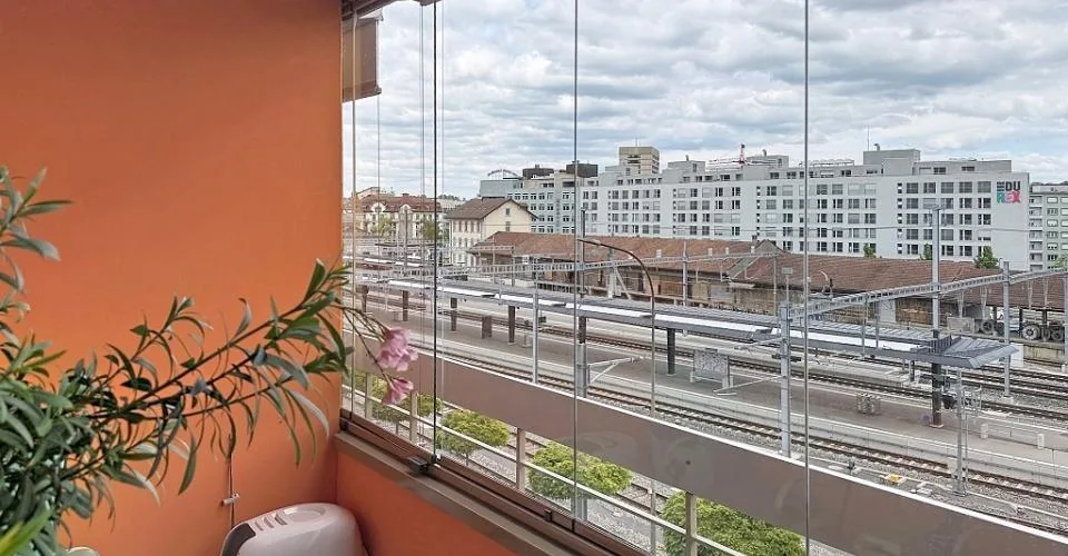Charmant 2.5 pièces avec balcon à Fribourg – Foto 6 von 8