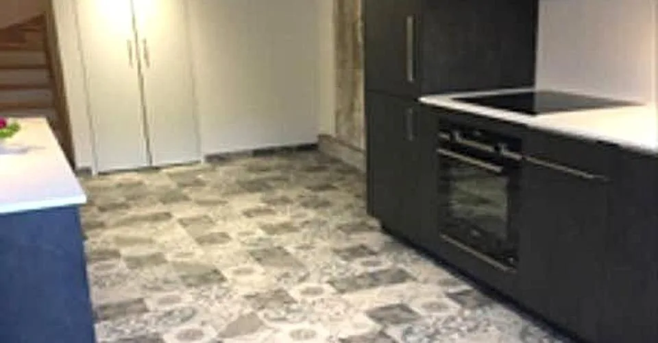 CHARMANT APPARTEMENT 3.5 PIÈCES EN TRIPLEX AVEC JARDIN PRIVATIF – Foto 3 von 9
