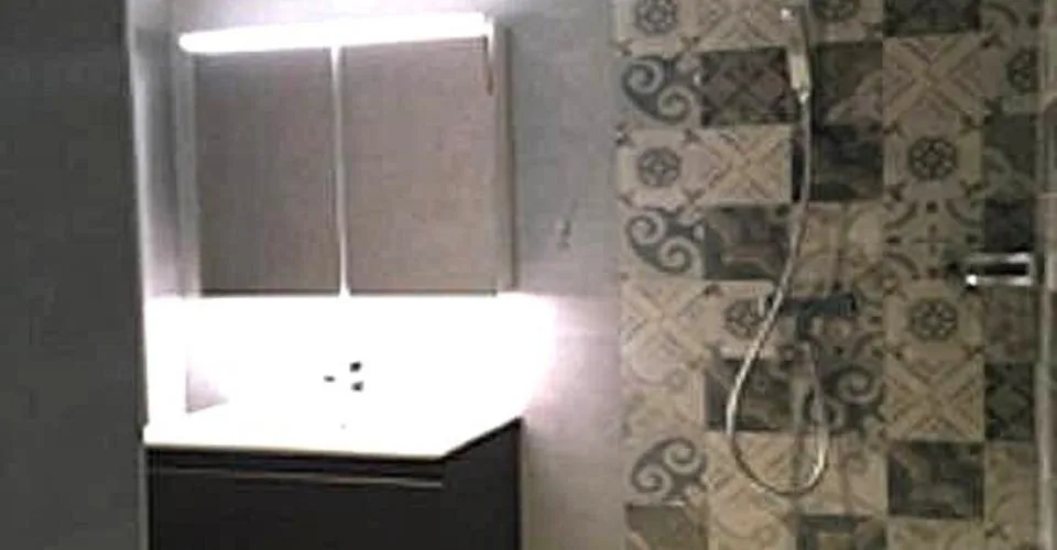 CHARMANT APPARTEMENT 3.5 PIÈCES EN TRIPLEX AVEC JARDIN PRIVATIF – Foto 9 von 9
