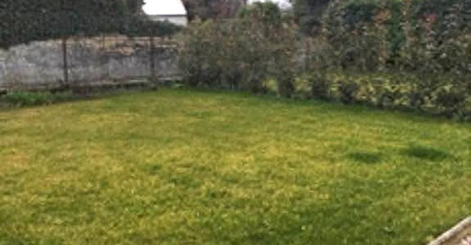 CHARMANT APPARTEMENT 3.5 PIÈCES EN TRIPLEX AVEC JARDIN PRIVATIF – Foto 2 von 9
