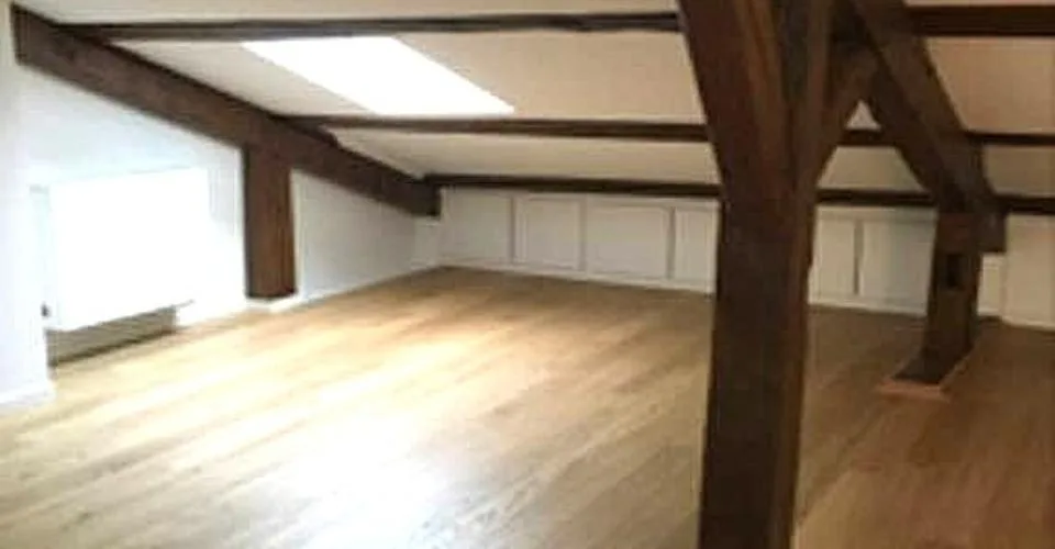 CHARMANT APPARTEMENT 3.5 PIÈCES EN TRIPLEX AVEC JARDIN PRIVATIF – Foto 8 von 9