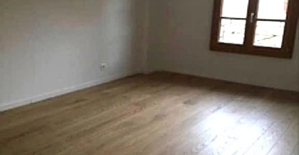 CHARMANT APPARTEMENT 3.5 PIÈCES EN TRIPLEX AVEC JARDIN PRIVATIF – Foto 6 von 9