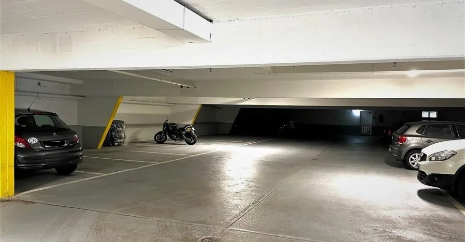 Tiefgaragenplatz in Adliswil zu vermieten – photo 2 of 2