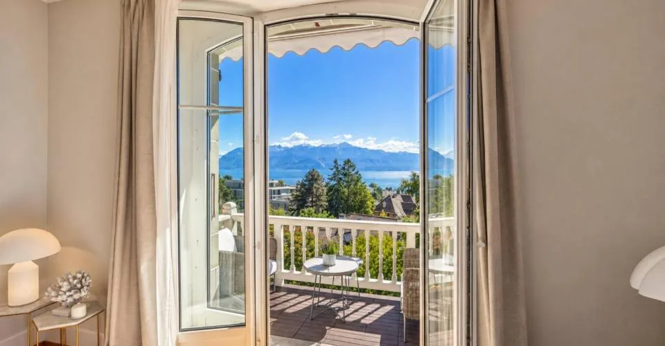 4.5 character rooms in a early 20th century building, facing the lake – photo 3 of 26