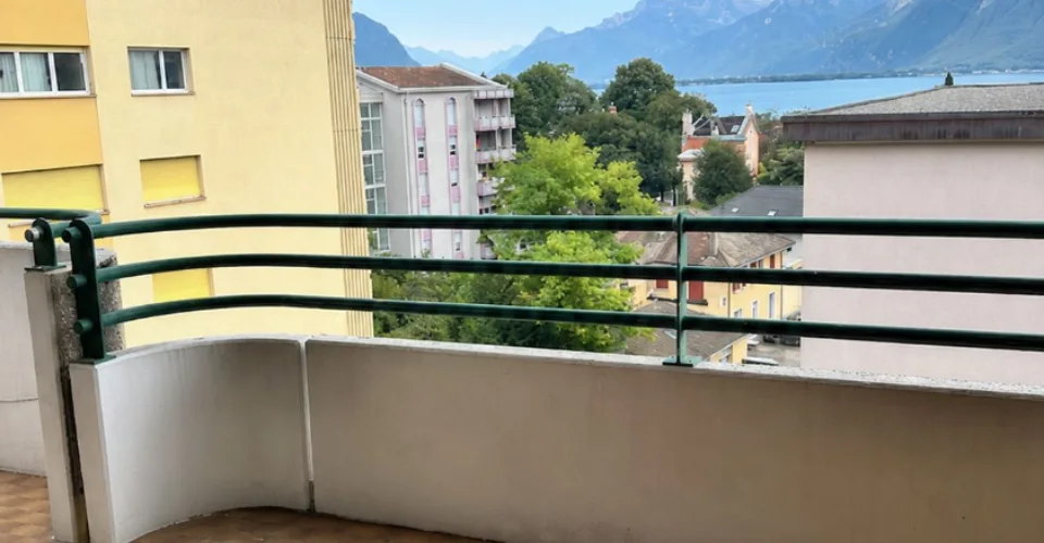 CLARENS - APPARTAMENTO LUMINOSO DI 3.5 LOCALI CON BALCONE, CAMINO E VISTA SUL LAGO – foto 3 di 9