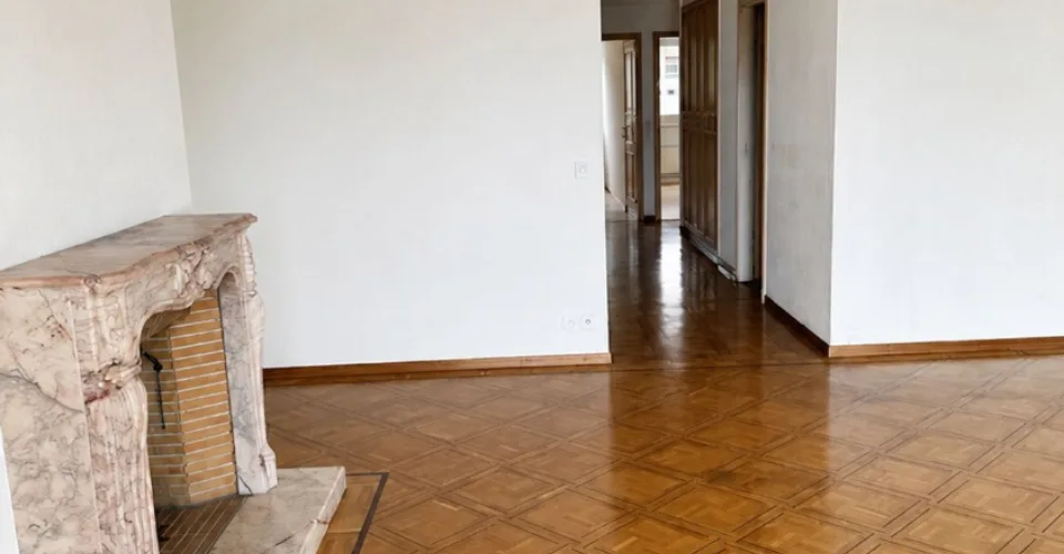 CLARENS - APPARTAMENTO LUMINOSO DI 3.5 LOCALI CON BALCONE, CAMINO E VISTA SUL LAGO – foto 8 di 9